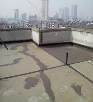 白塔漏水维修 楼顶漏水是什么原因，楼顶漏水维修方法是什么?